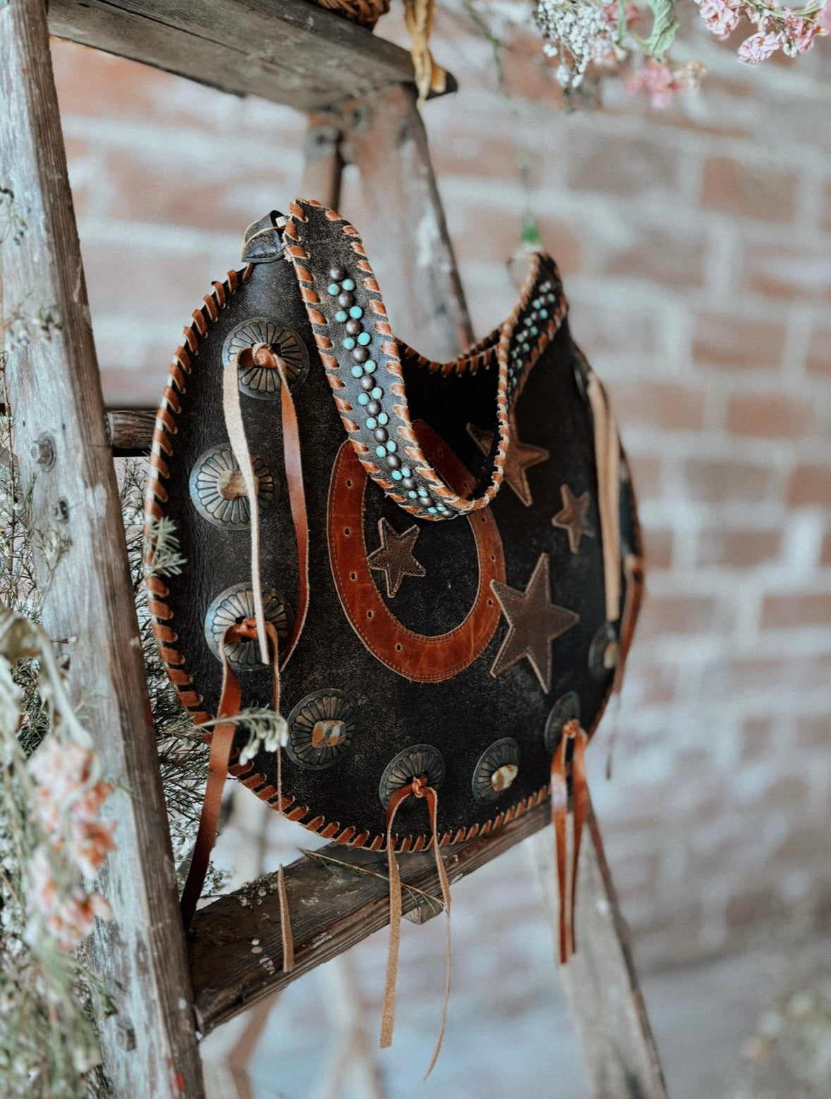 kURTMAN LEATHER HANDBAG WITH HORSHOE AND STARS